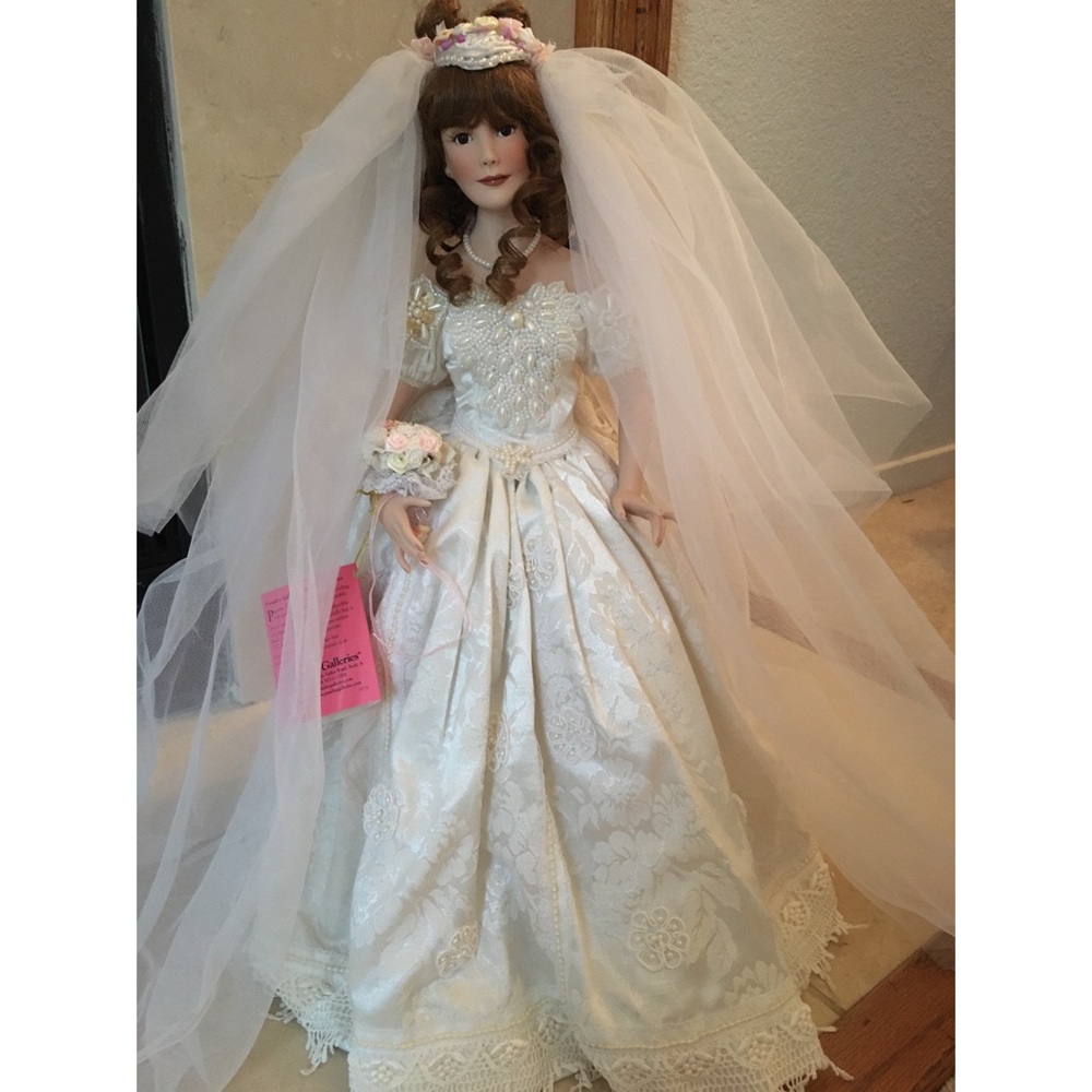 PARADISE GALLERIES Lily Bridal Beauties Doll